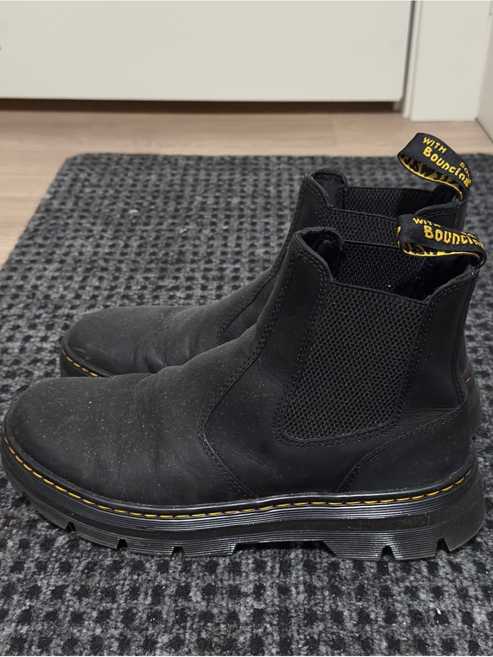 Dr. Martens Embury Leather Casual Chelsea Boots (Black) - US Men’s 10/Women’s 11